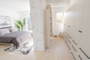 How to Declutter Your Bedroom in One Simple Weekend (5 Easy Steps)